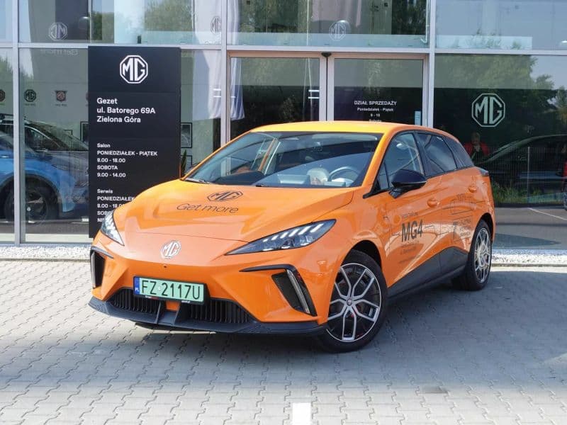 MG4 64kWh Luxury — Hatchback, rocznik 2024
